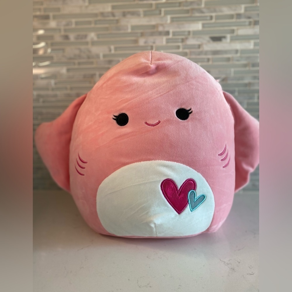 NWT Squishmallow Saxa The Pink Stingray